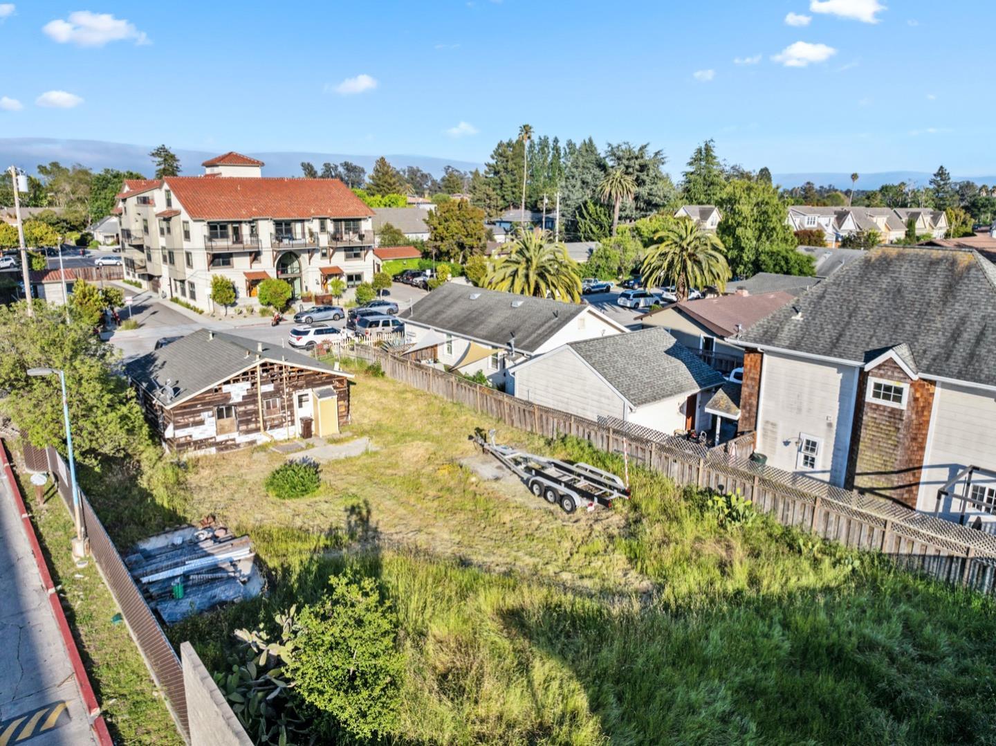 Detail Gallery Image 2 of 20 For 719 Darwin St, Santa Cruz,  CA 95062 - 2 Beds | 1 Baths