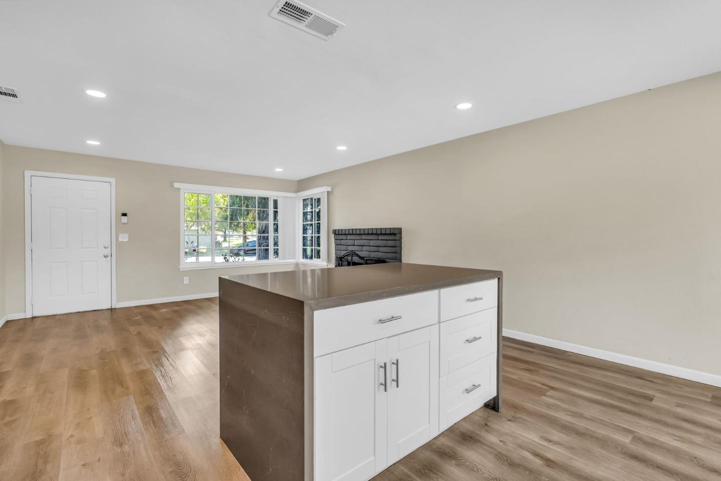 Detail Gallery Image 11 of 35 For 2429 Arden Ln, Stockton,  CA 95210 - 3 Beds | 2 Baths