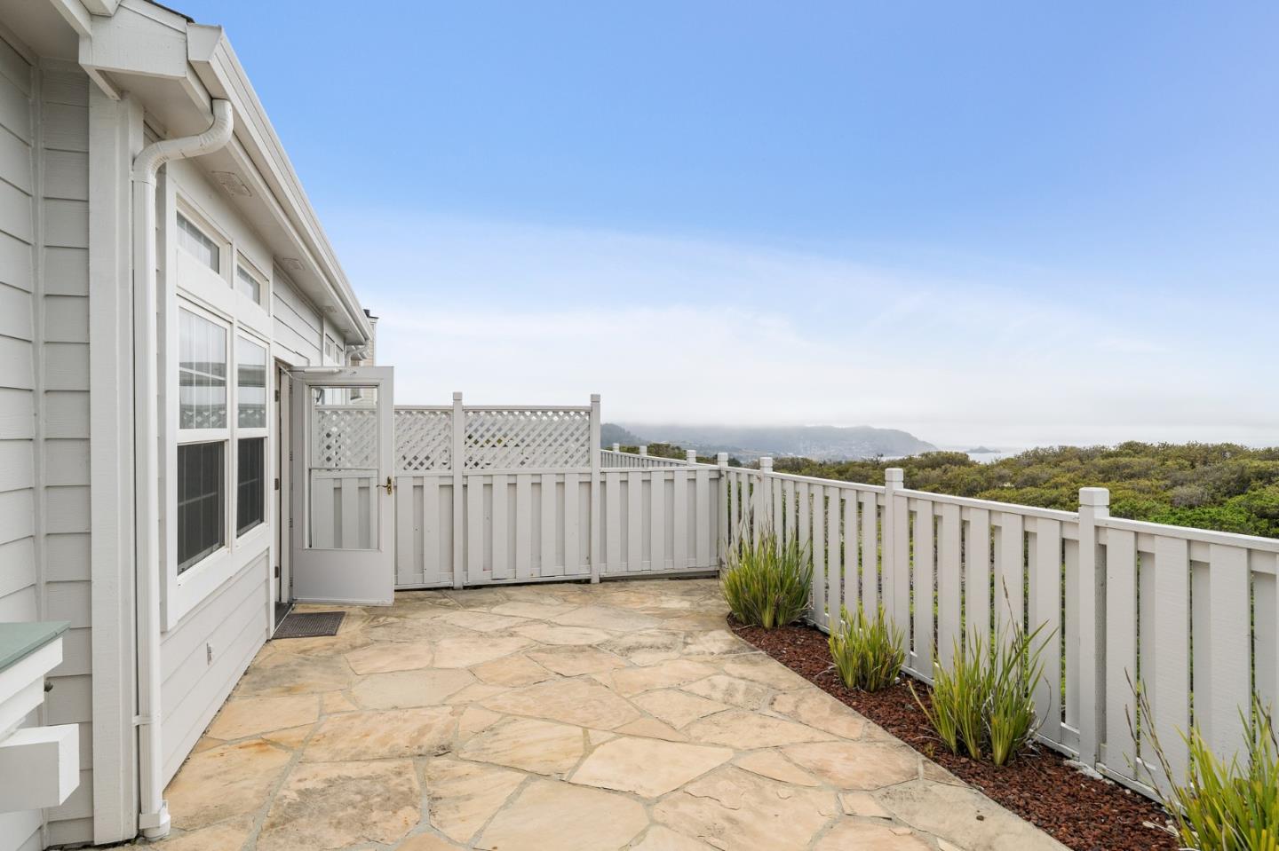 Detail Gallery Image 20 of 28 For 49 Outlook Cir, Pacifica,  CA 94044 - 2 Beds | 2 Baths