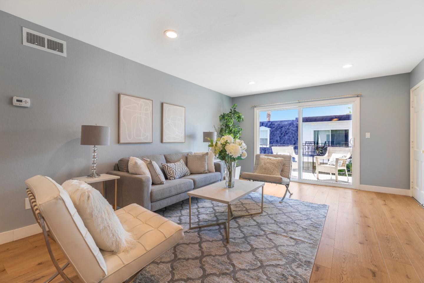 Detail Gallery Image 1 of 42 For 1915 Mount Vernon Ct #13,  Mountain View,  CA 94040 - 2 Beds | 1 Baths