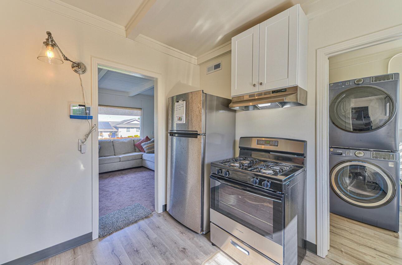 Detail Gallery Image 8 of 20 For 1092 Highland St, Seaside,  CA 93955 - 2 Beds | 1 Baths