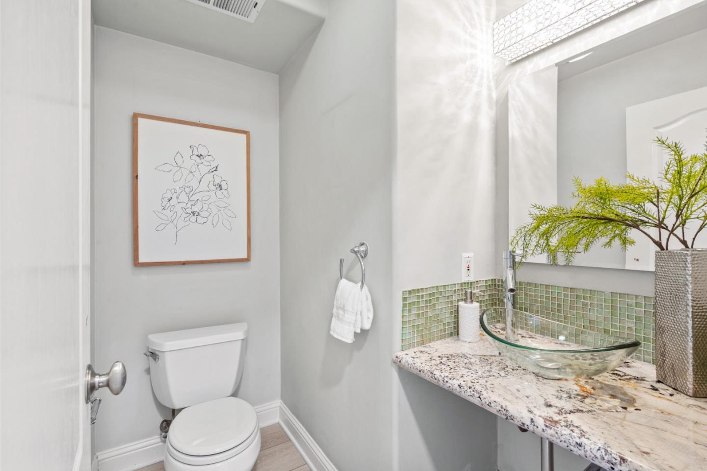 Detail Gallery Image 25 of 54 For 1263 Holly St #C,  San Carlos,  CA 94070 - 2 Beds | 2/1 Baths