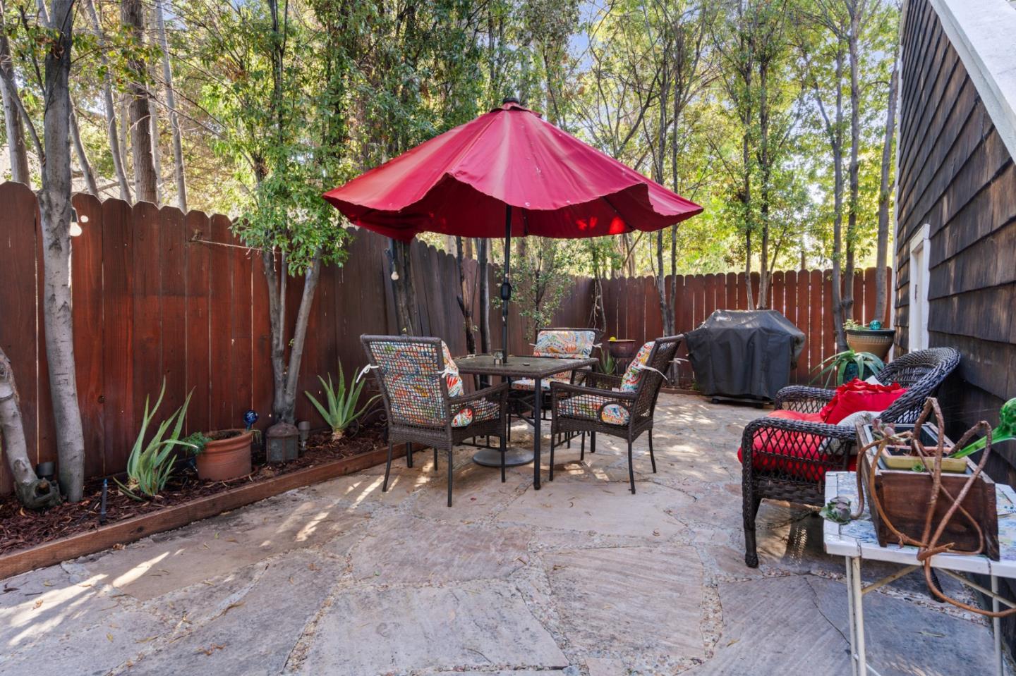 Detail Gallery Image 41 of 54 For 1263 Holly St #C,  San Carlos,  CA 94070 - 2 Beds | 2/1 Baths