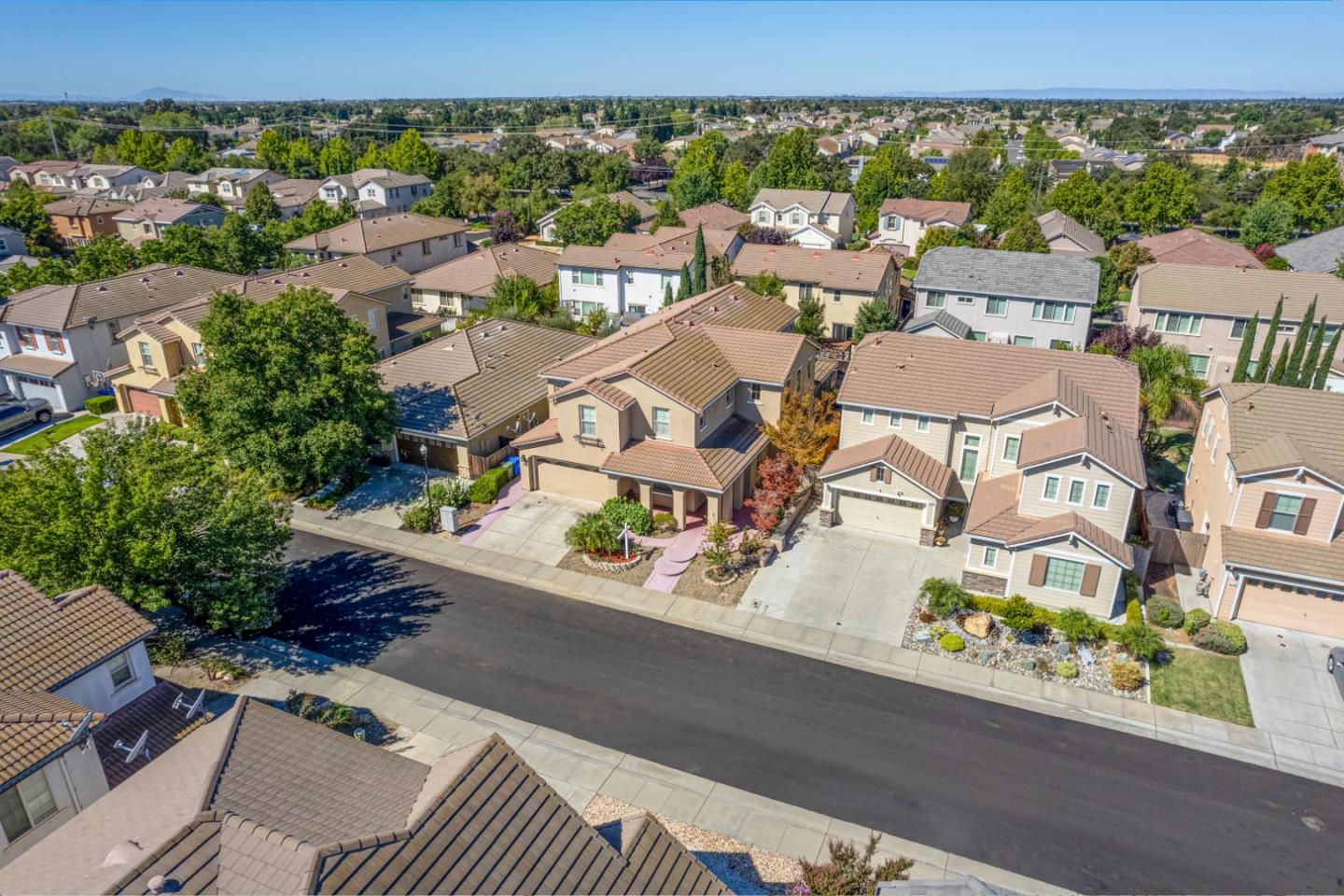 Detail Gallery Image 27 of 29 For 9752 Caneria Way, Elk Grove,  CA 95757 - 6 Beds | 4 Baths