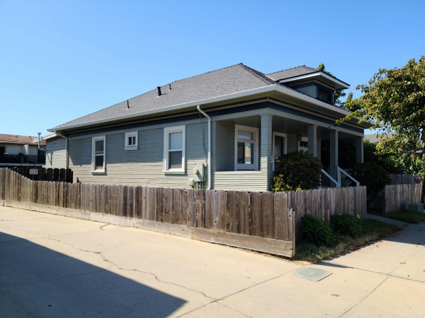 Detail Gallery Image 2 of 11 For 416 Front St, Salinas,  CA 93901 - 3 Beds | 2 Baths