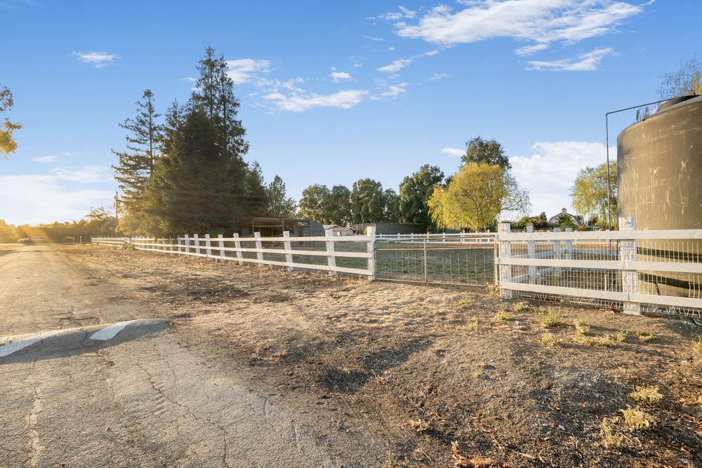 Detail Gallery Image 49 of 58 For 12820 Bravo Ct, San Martin,  CA 95046 - 4 Beds | 4 Baths