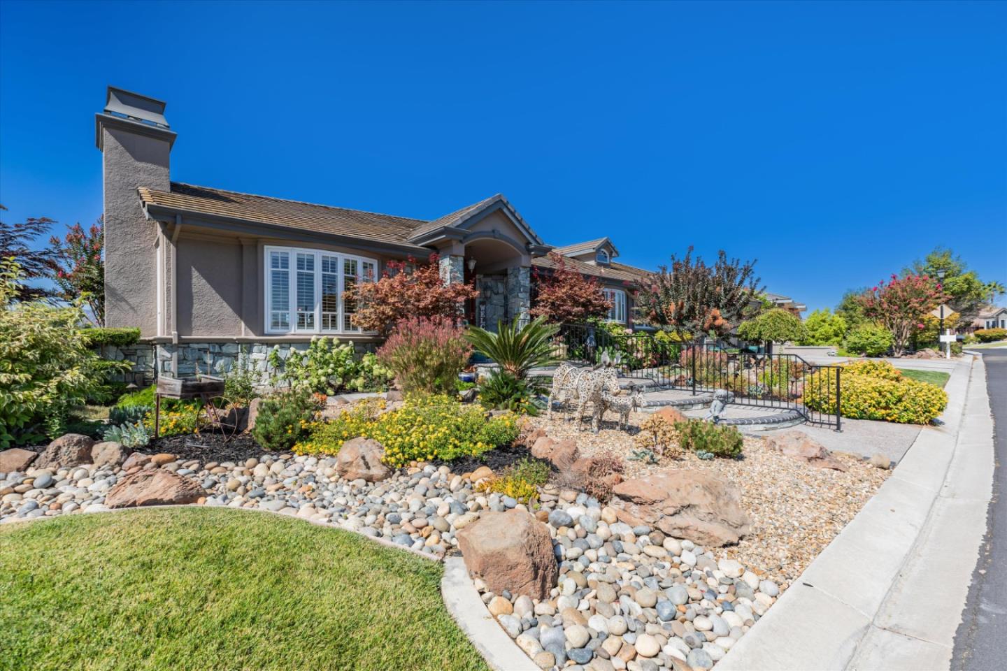 Detail Gallery Image 1 of 66 For 1215 Paullus Dr, Hollister,  CA 95023 - 3 Beds | 2/3 Baths