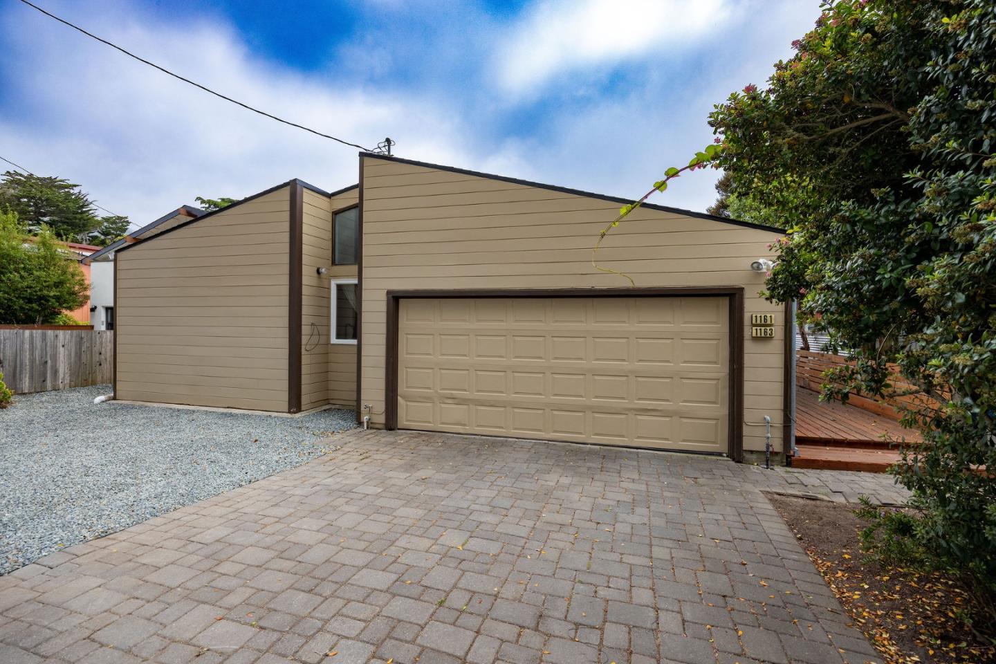 1161 Tamarind St  