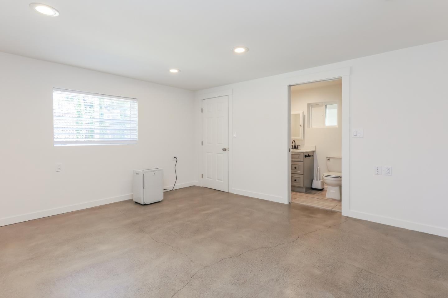 1432 12th Street # B, Oakland, California 94607, 3 Bedrooms Bedrooms, ,2 BathroomsBathrooms,Residential Lease,For Rent,1432 12th Street # B,ML81978710