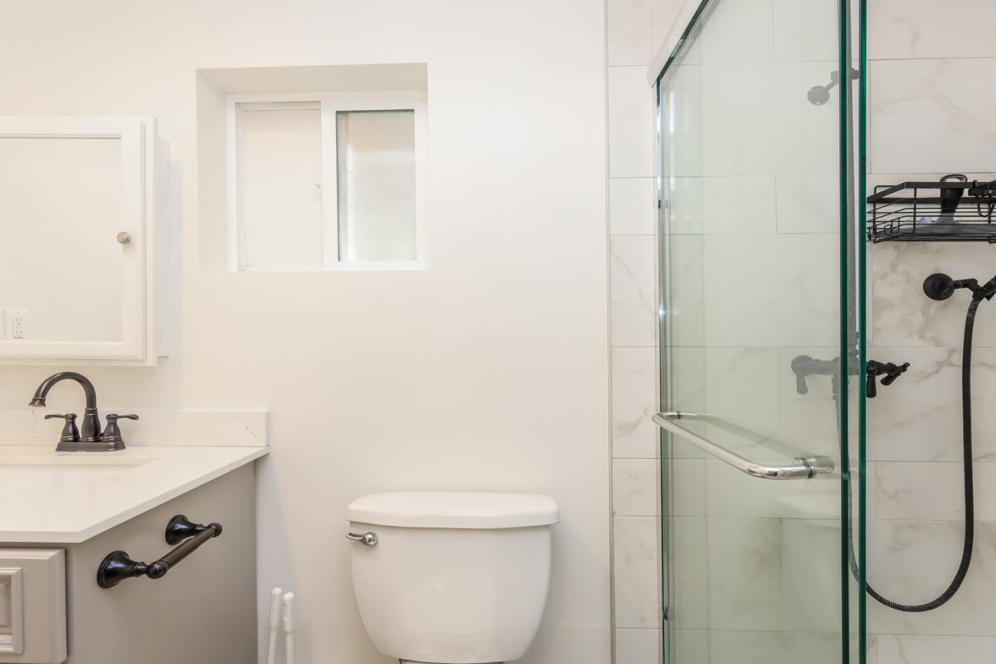 Detail Gallery Image 15 of 26 For 1432 12th St #B,  Oakland,  CA 94607 - 3 Beds | 2 Baths
