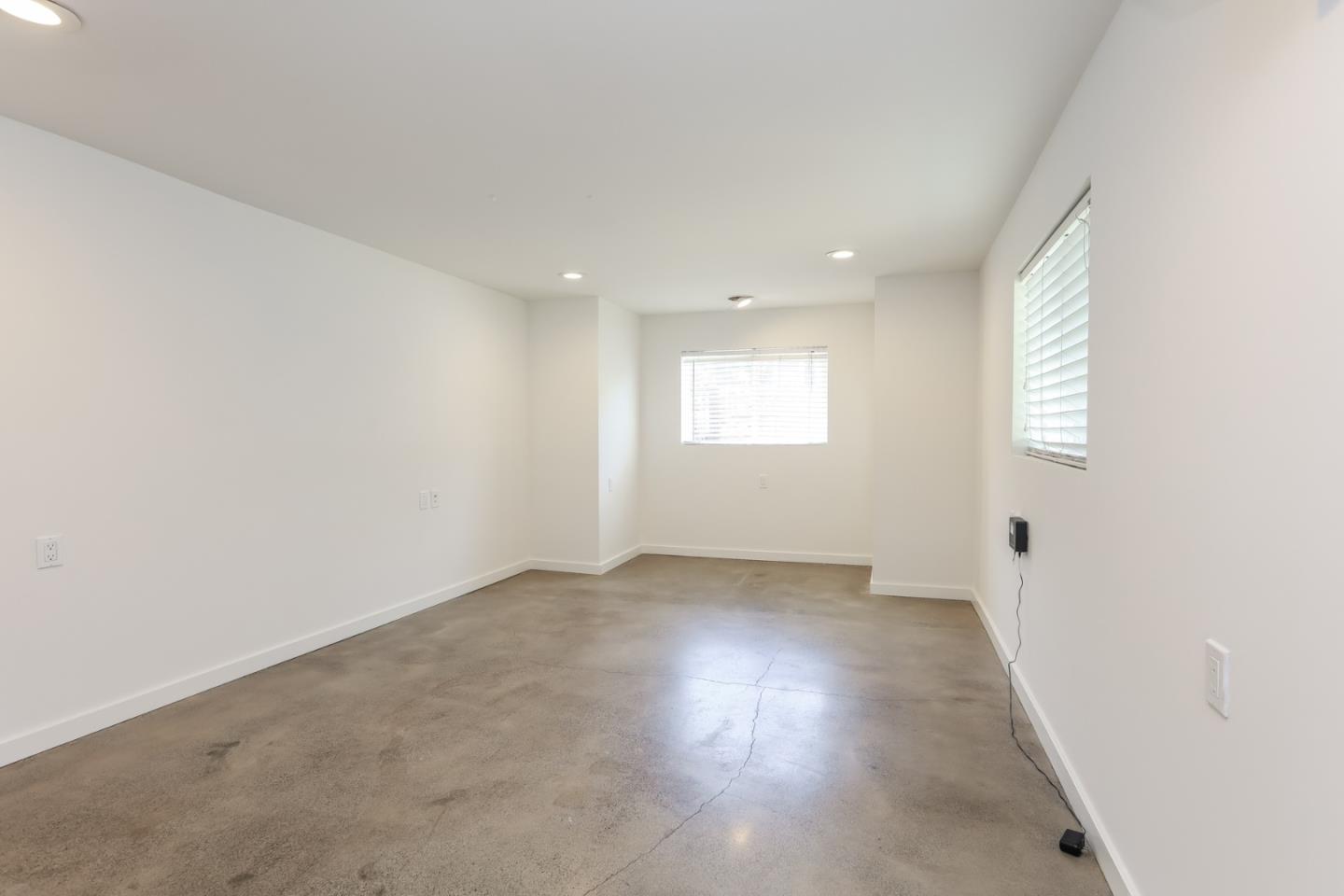 1432 12th Street # B, Oakland, California 94607, 3 Bedrooms Bedrooms, ,2 BathroomsBathrooms,Residential Lease,For Rent,1432 12th Street # B,ML81978710