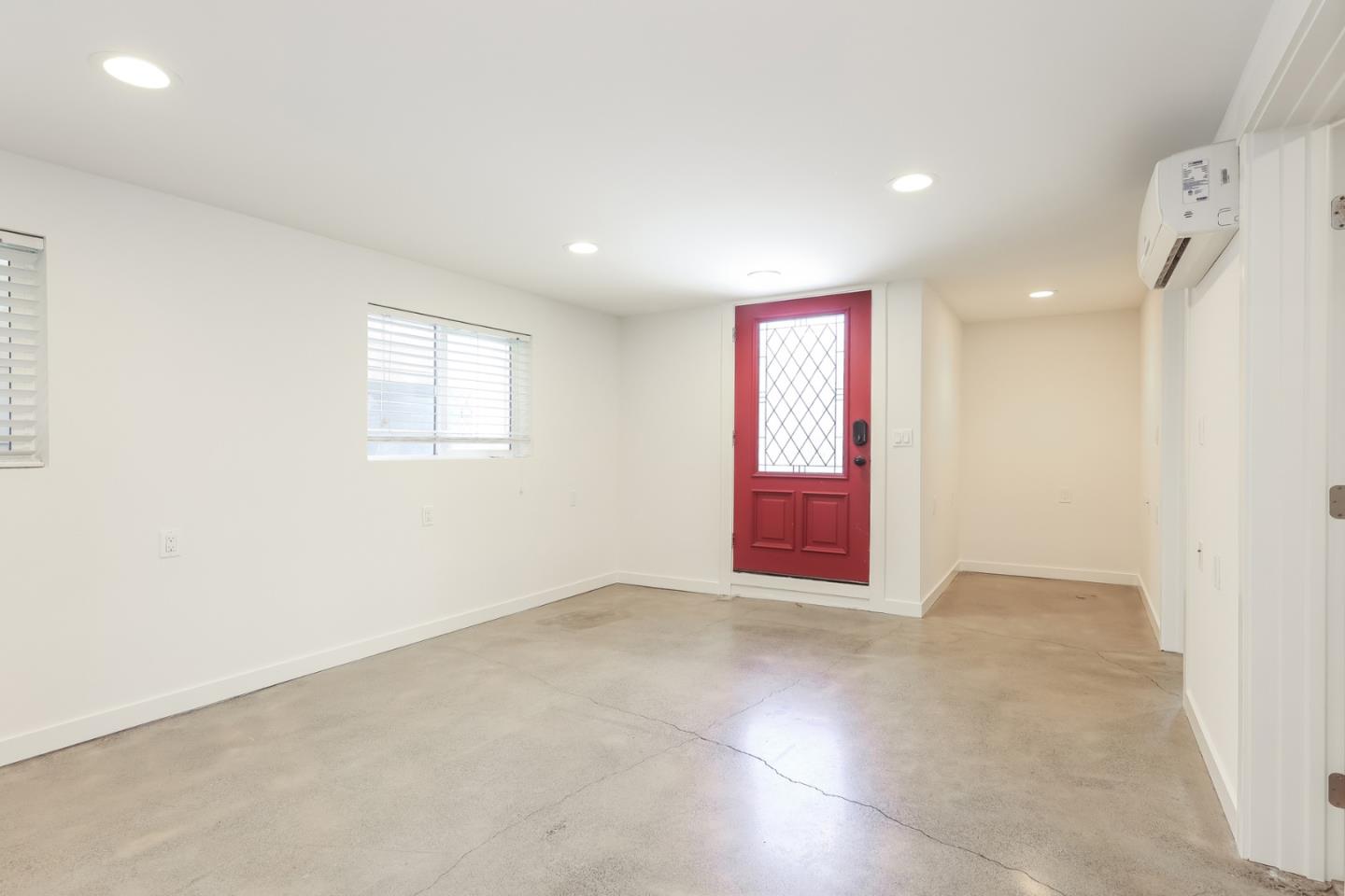 Detail Gallery Image 6 of 26 For 1432 12th St #B,  Oakland,  CA 94607 - 3 Beds | 2 Baths