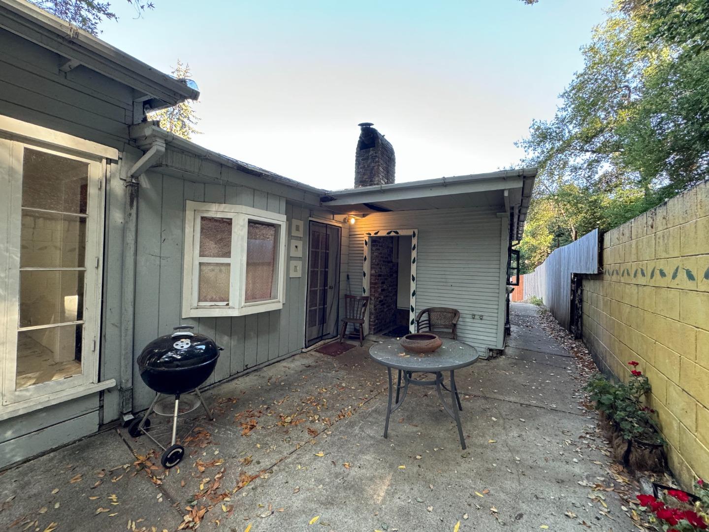 Detail Gallery Image 21 of 37 For 27140 Moody Rd, Los Altos Hills,  CA 94022 - 3 Beds | 2 Baths