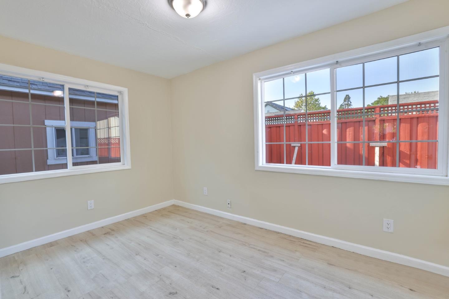 Detail Gallery Image 11 of 26 For 806 Muender Ave, Sunnyvale,  CA 94086 - 3 Beds | 2/1 Baths