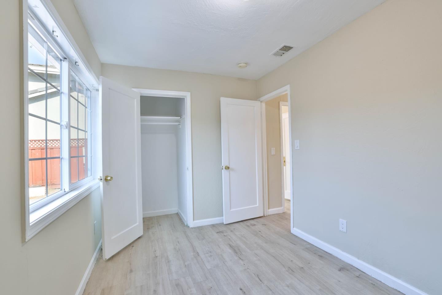 Detail Gallery Image 12 of 26 For 806 Muender Ave, Sunnyvale,  CA 94086 - 3 Beds | 2/1 Baths