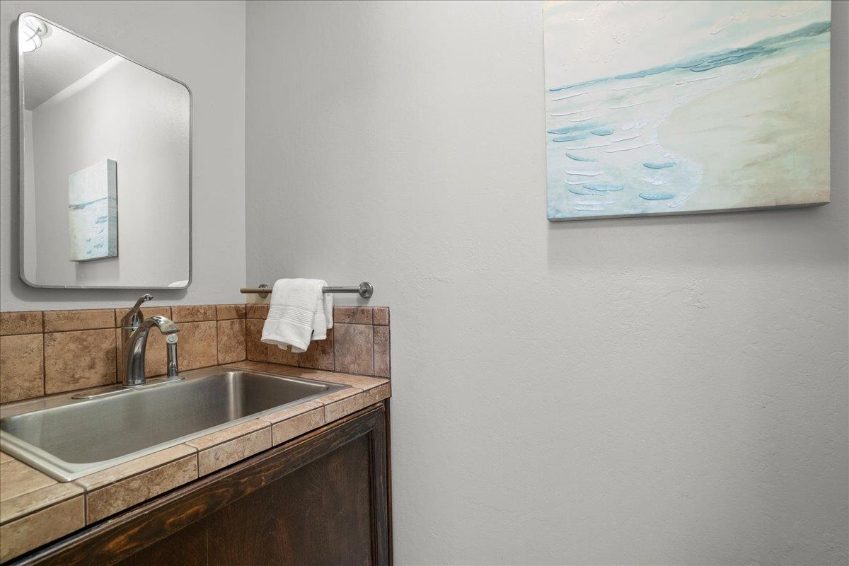 Detail Gallery Image 25 of 35 For 24235 Summit Woods Dr, Los Gatos,  CA 95033 - 4 Beds | 2/1 Baths