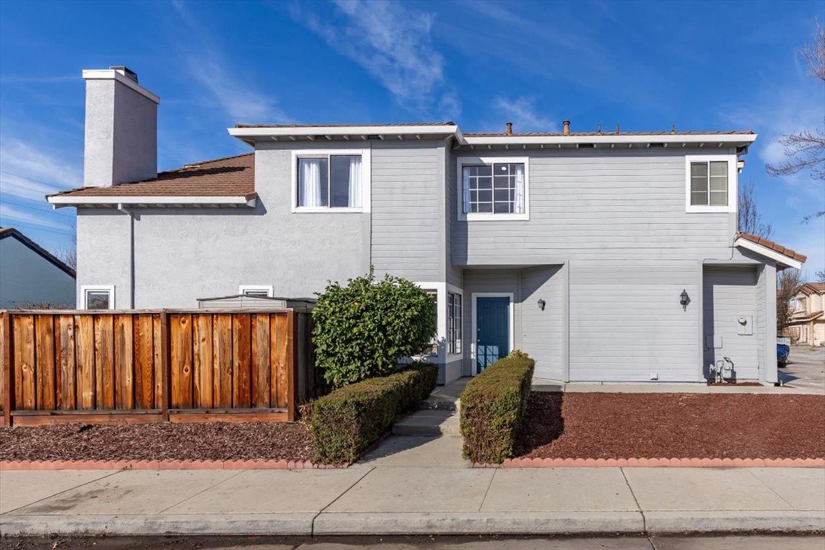 Detail Gallery Image 4 of 32 For 1503 Timber Creek Dr, San Jose,  CA 95131 - 4 Beds | 2/1 Baths