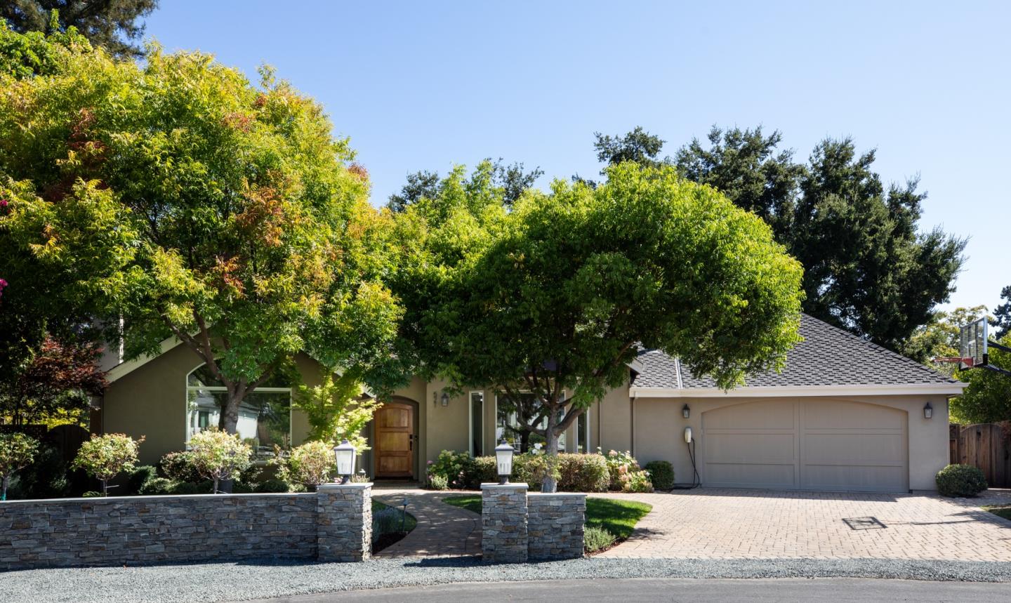 Detail Gallery Image 1 of 31 For 521 Alicia Way, Los Altos,  CA 94022 - 4 Beds | 4 Baths