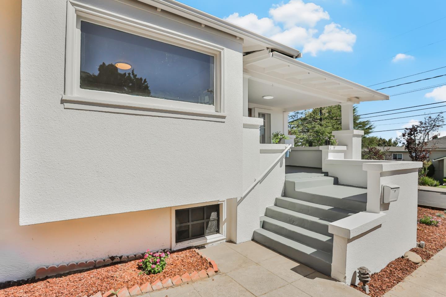 Detail Gallery Image 3 of 38 For 1318 Magnolia Ave, San Carlos,  CA 94070 - 3 Beds | 1/1 Baths