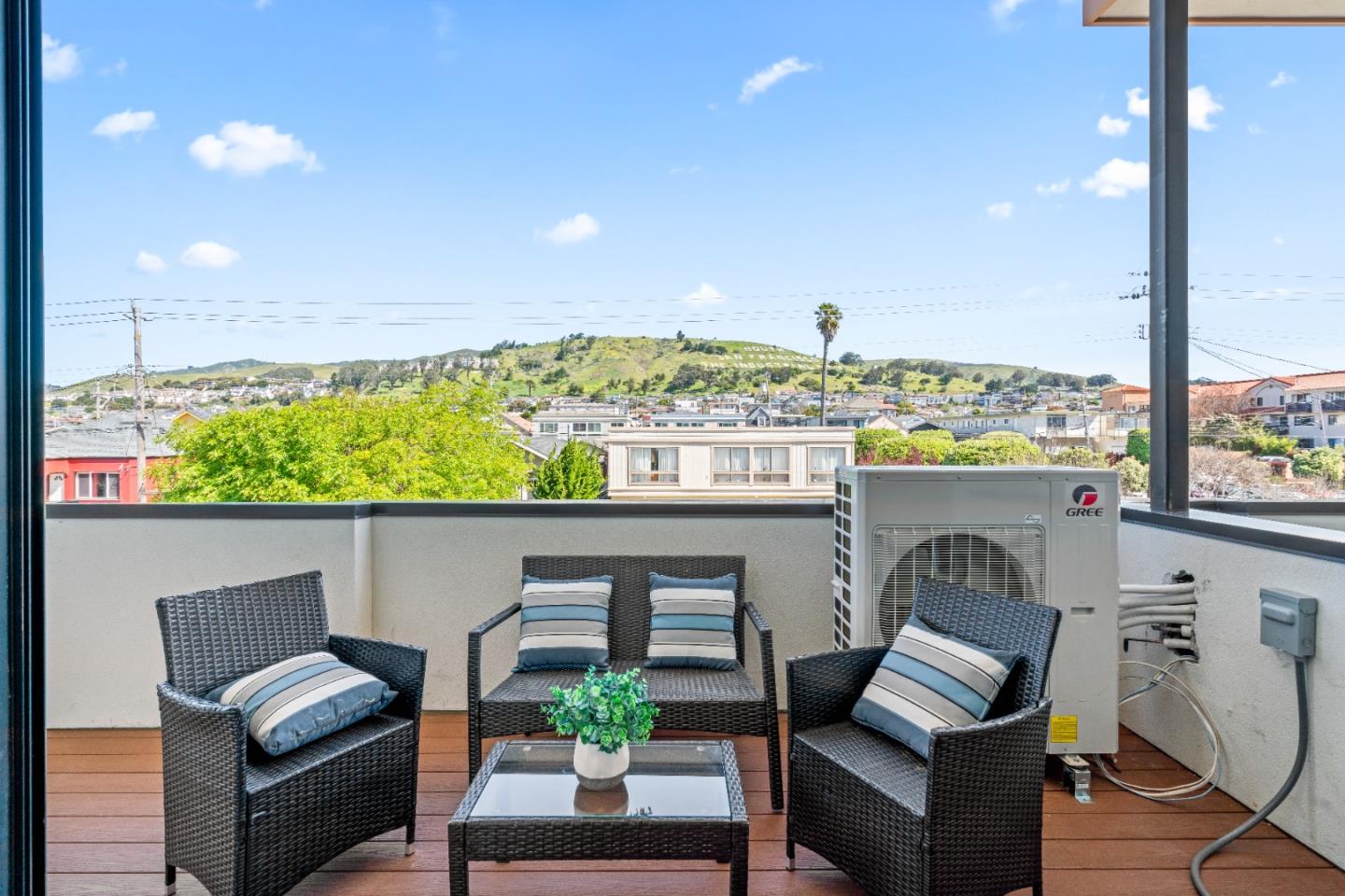 Detail Gallery Image 31 of 43 For 645 Baden Ave #3,  South San Francisco,  CA 94080 - 4 Beds | 2 Baths