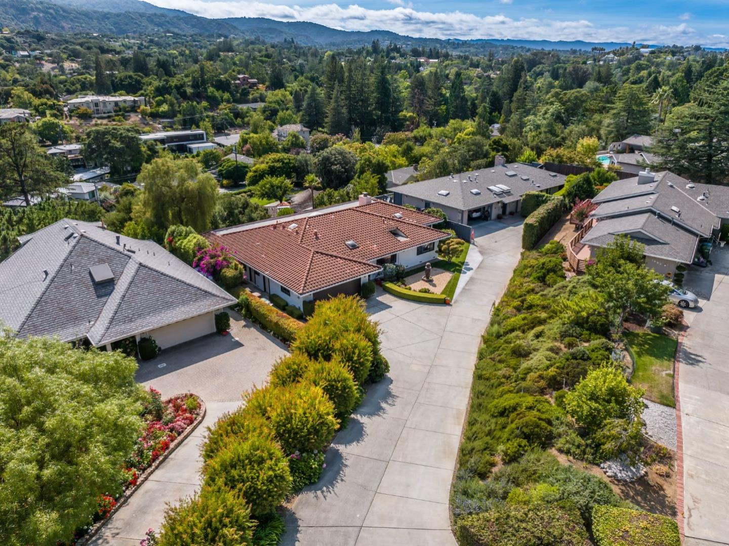 Detail Gallery Image 40 of 47 For 1086 Valley View Ct, Los Altos,  CA 94024 - 3 Beds | 2/1 Baths