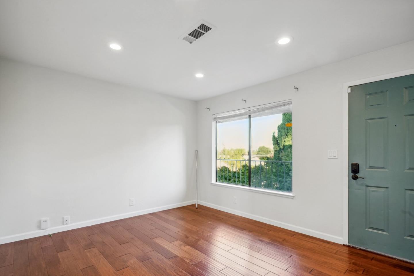 Detail Gallery Image 16 of 25 For 2824 Marlborough Ave #3,  Redwood City,  CA 94063 - 2 Beds | 1 Baths