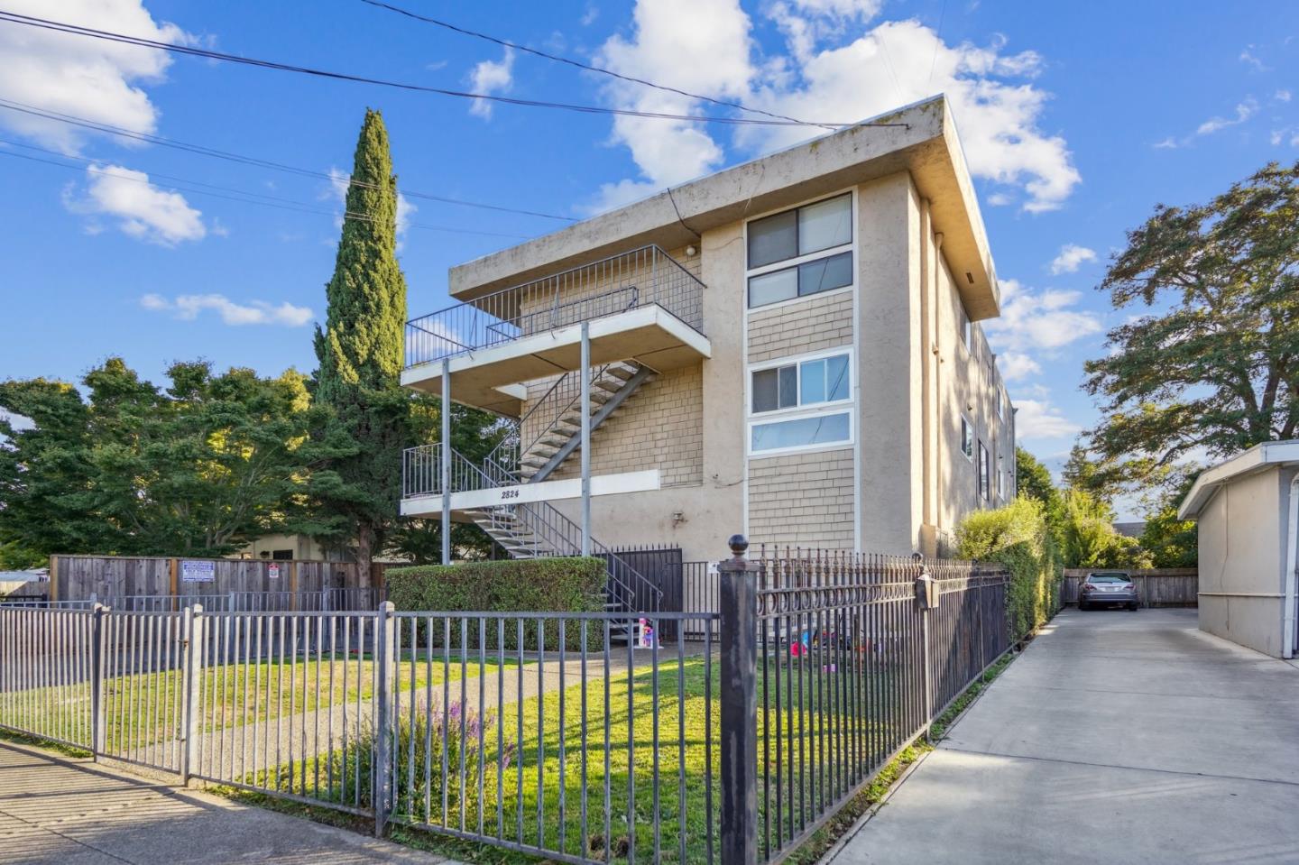 Detail Gallery Image 3 of 25 For 2824 Marlborough Ave #3,  Redwood City,  CA 94063 - 2 Beds | 1 Baths