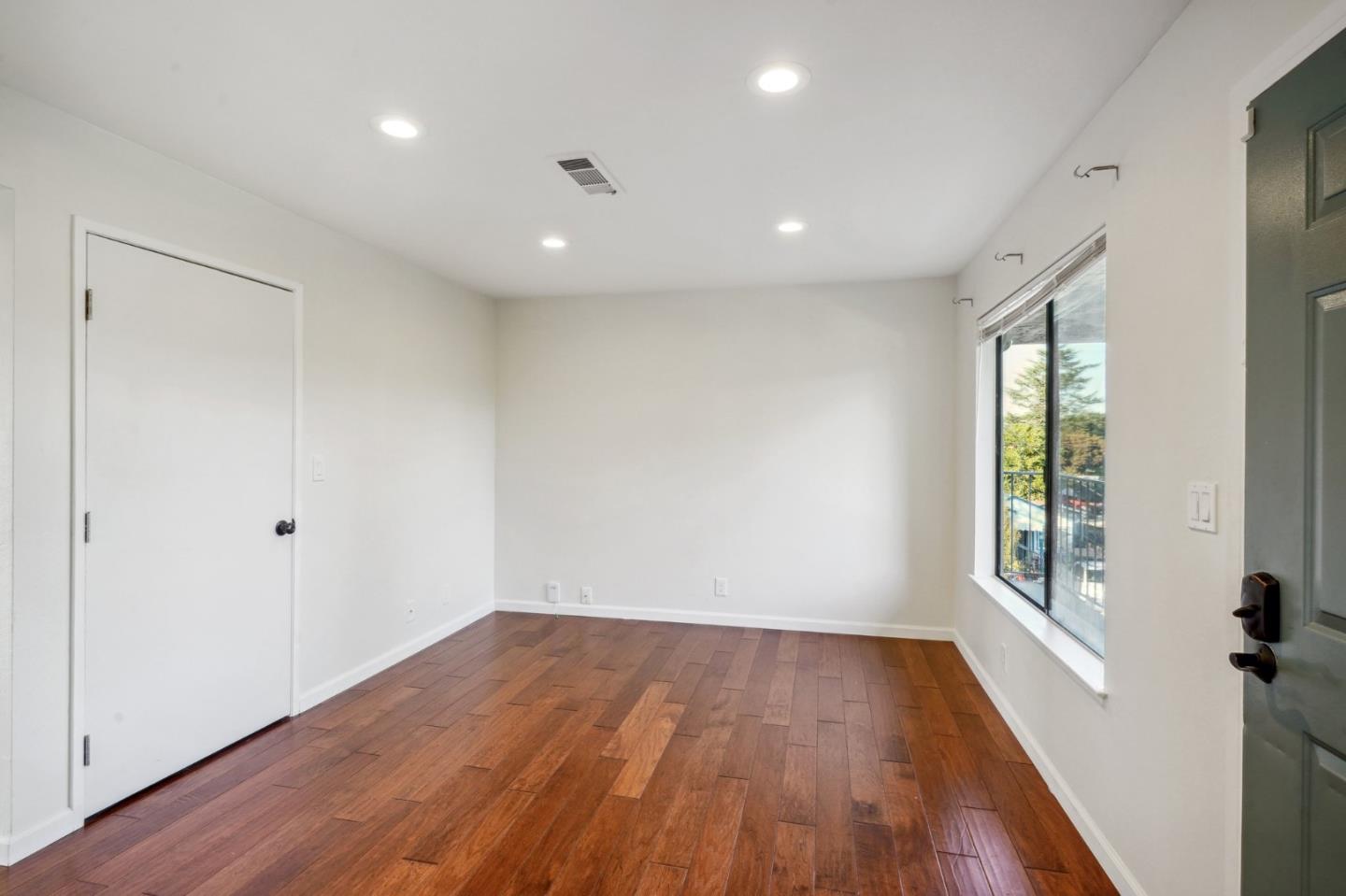 Detail Gallery Image 8 of 25 For 2824 Marlborough Ave #3,  Redwood City,  CA 94063 - 2 Beds | 1 Baths