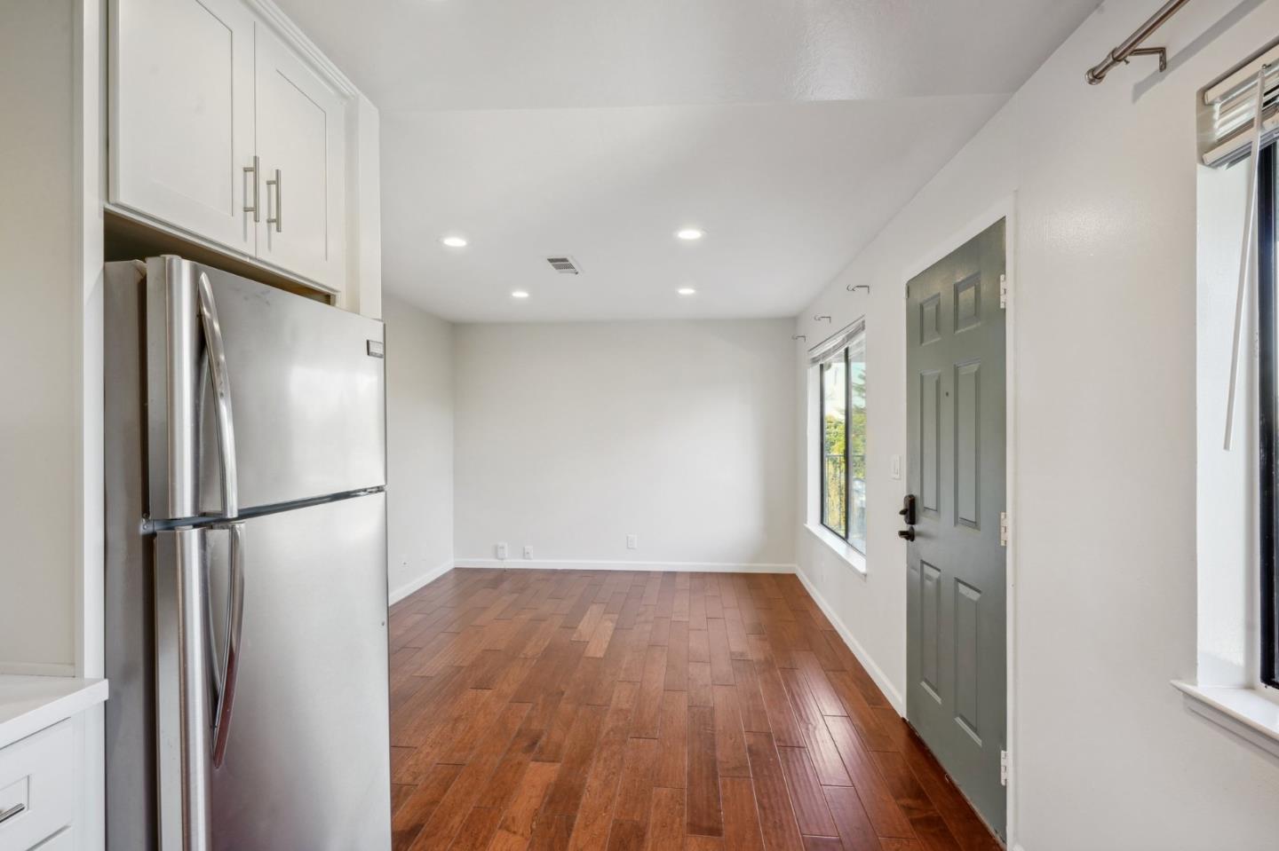 Detail Gallery Image 9 of 25 For 2824 Marlborough Ave #3,  Redwood City,  CA 94063 - 2 Beds | 1 Baths