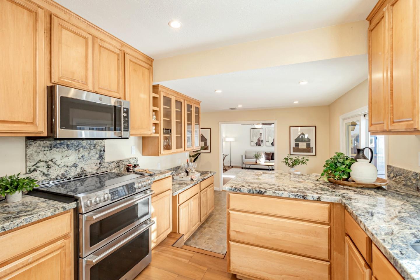 Detail Gallery Image 7 of 36 For 1582 Inverness Cir, San Jose,  CA 95124 - 3 Beds | 2/1 Baths