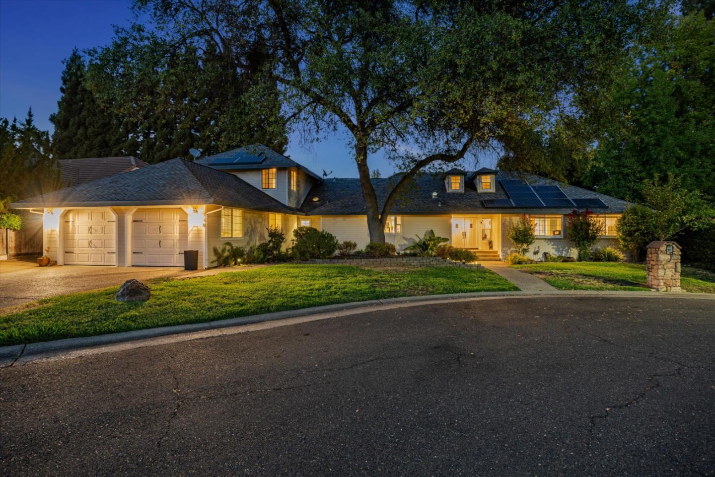 Detail Gallery Image 1 of 111 For 140 Oak Rock Cir, Folsom,  CA 95630 - 4 Beds | 4 Baths