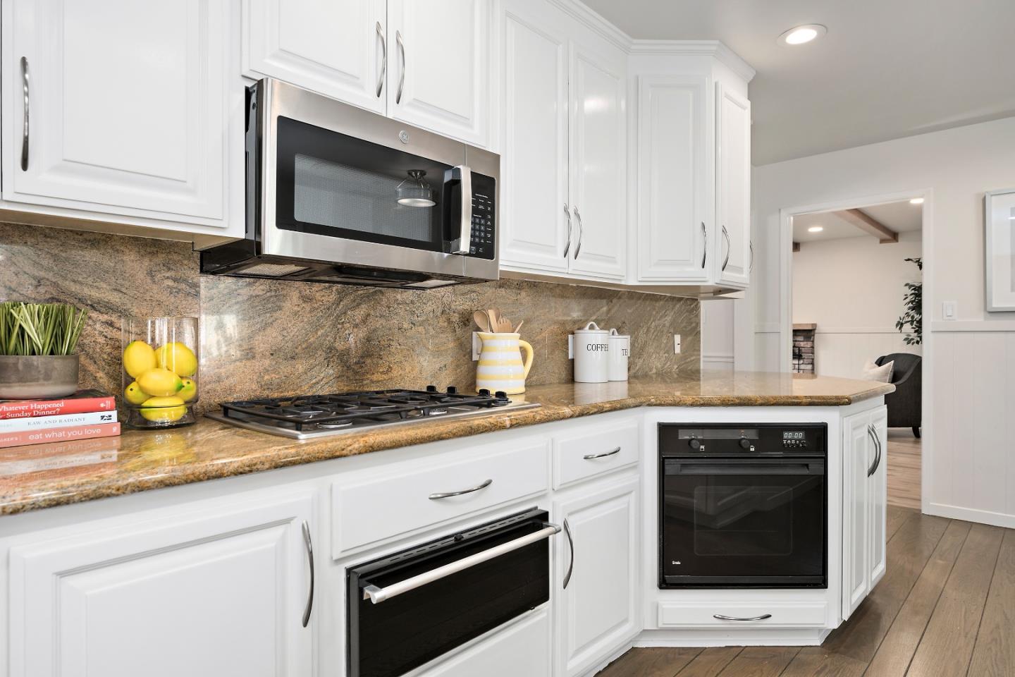 Detail Gallery Image 17 of 33 For 2050 Madelaine Ct, Los Altos,  CA 94024 - 3 Beds | 2/1 Baths