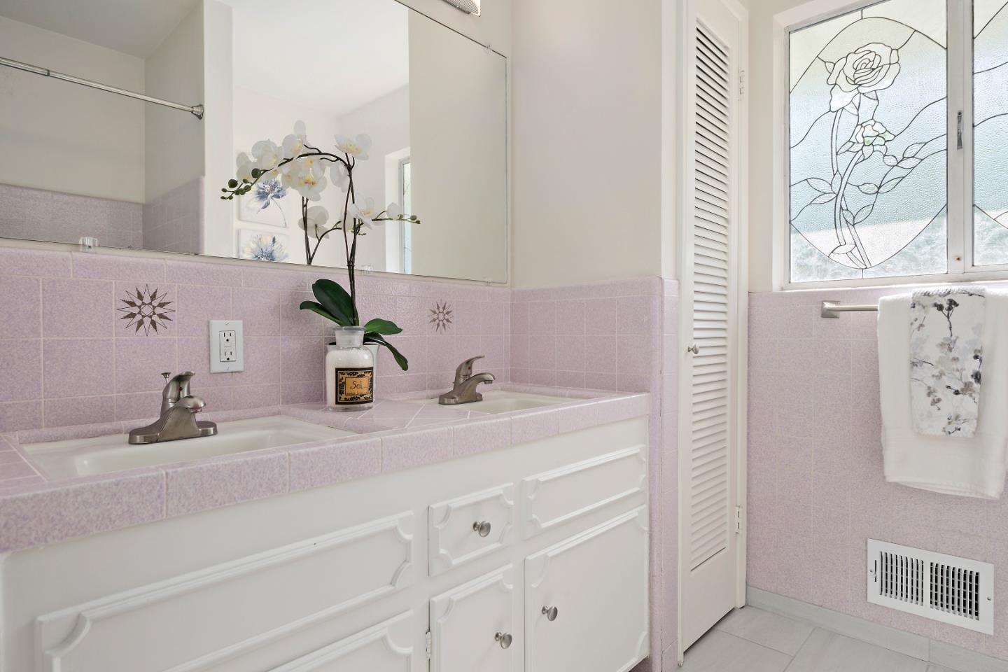 Detail Gallery Image 20 of 33 For 2050 Madelaine Ct, Los Altos,  CA 94024 - 3 Beds | 2/1 Baths