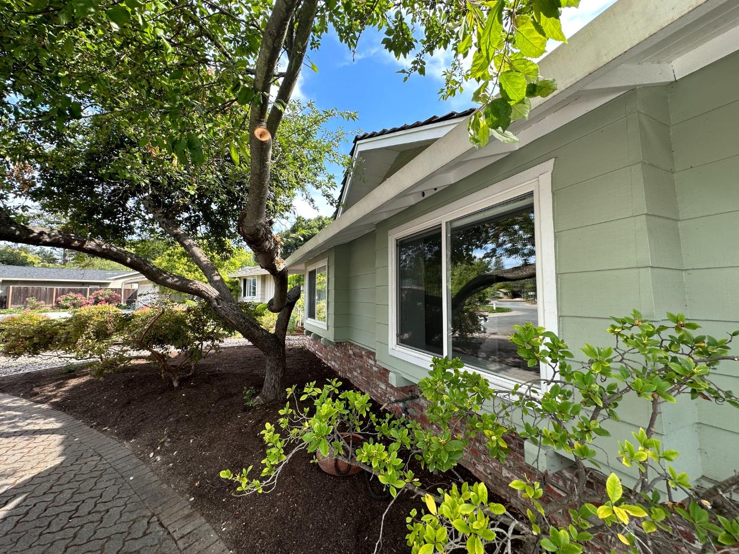 Detail Gallery Image 32 of 33 For 2050 Madelaine Ct, Los Altos,  CA 94024 - 3 Beds | 2/1 Baths