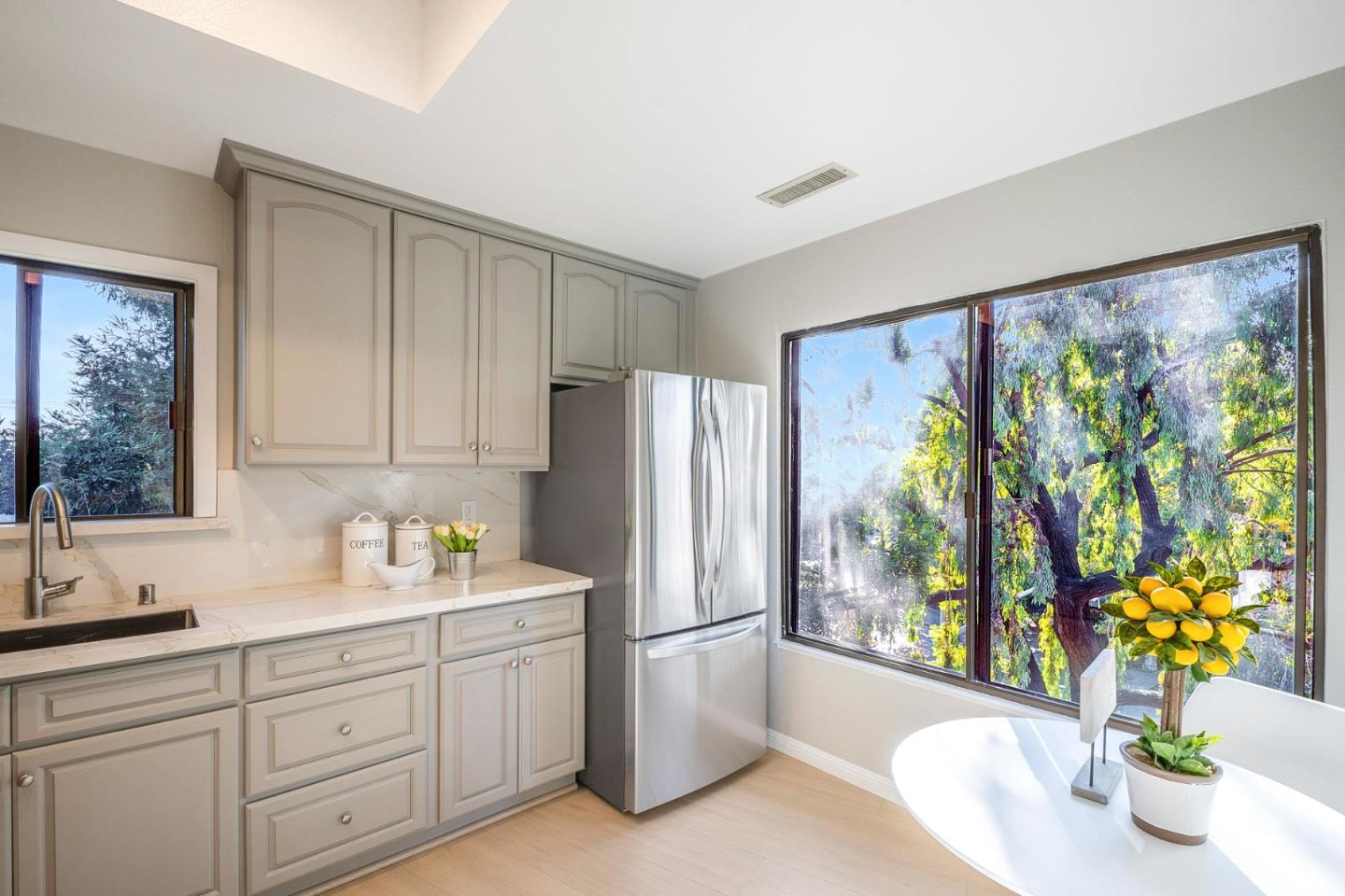 Detail Gallery Image 9 of 42 For 425 N El Camino Real #304,  San Mateo,  CA 94401 - 2 Beds | 2 Baths