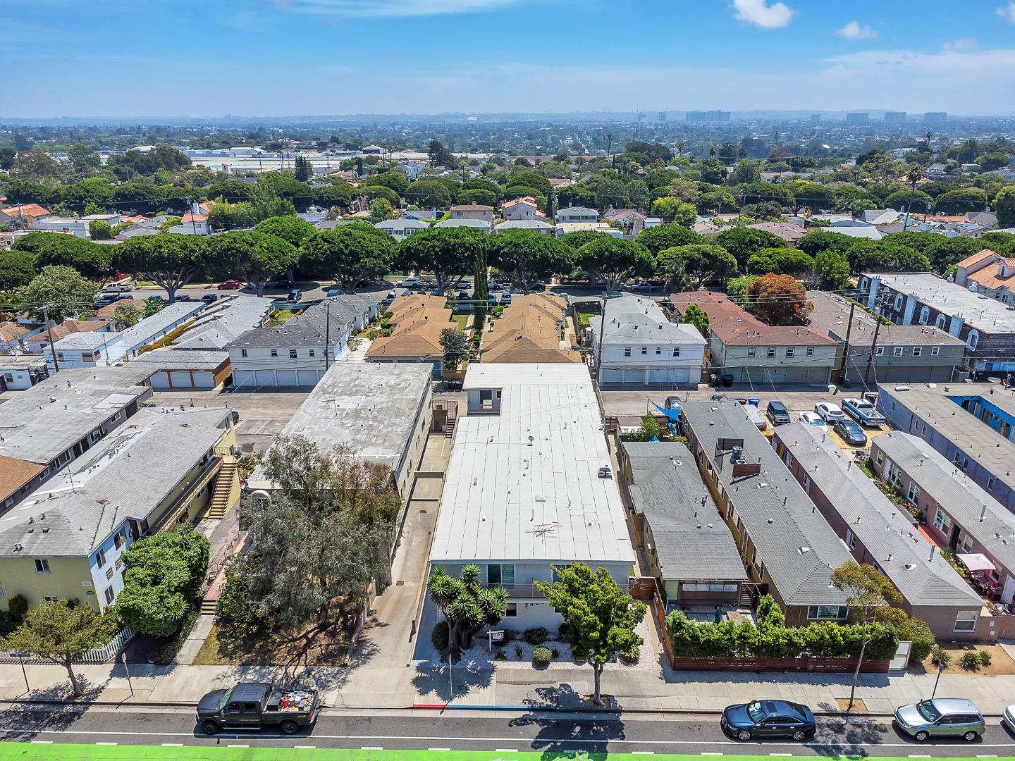 Detail Gallery Image 5 of 30 For 2408 Ocean Park Blvd, Santa Monica,  CA 90405 - – Beds | – Baths