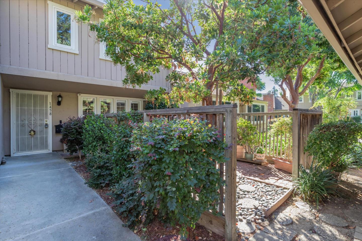 Detail Gallery Image 1 of 28 For 1458 Glenpine Dr, San Jose,  CA 95125 - 2 Beds | 2/1 Baths