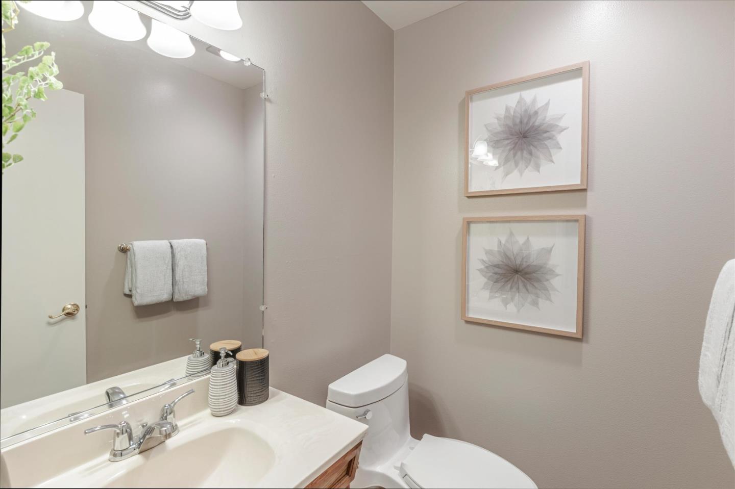 Detail Gallery Image 16 of 28 For 1458 Glenpine Dr, San Jose,  CA 95125 - 2 Beds | 2/1 Baths