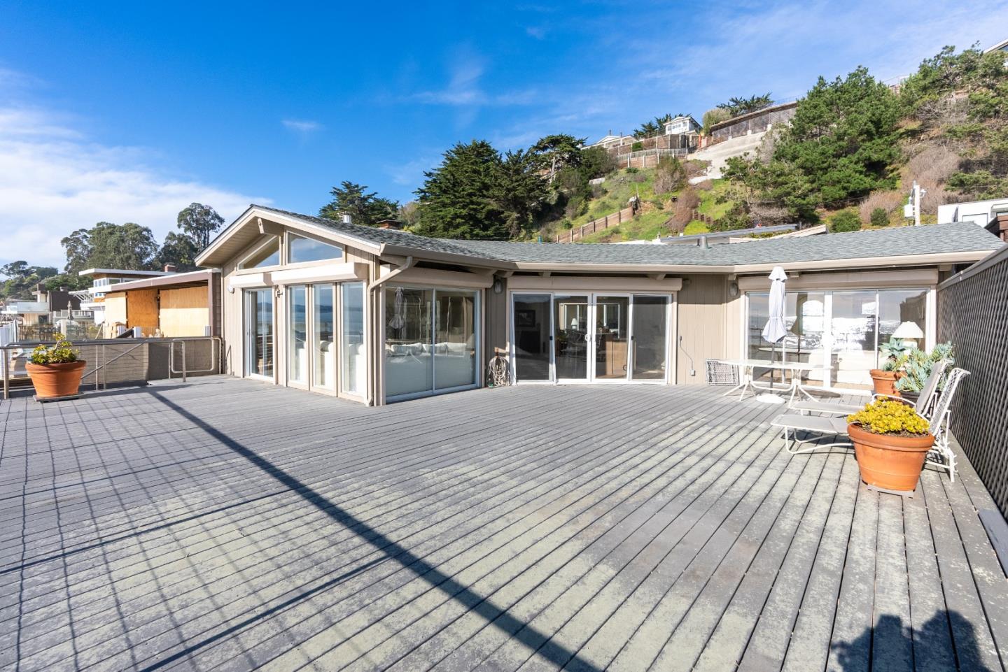 Detail Gallery Image 4 of 54 For 545 Beach Dr, Aptos,  CA 95003 - 5 Beds | 4/1 Baths