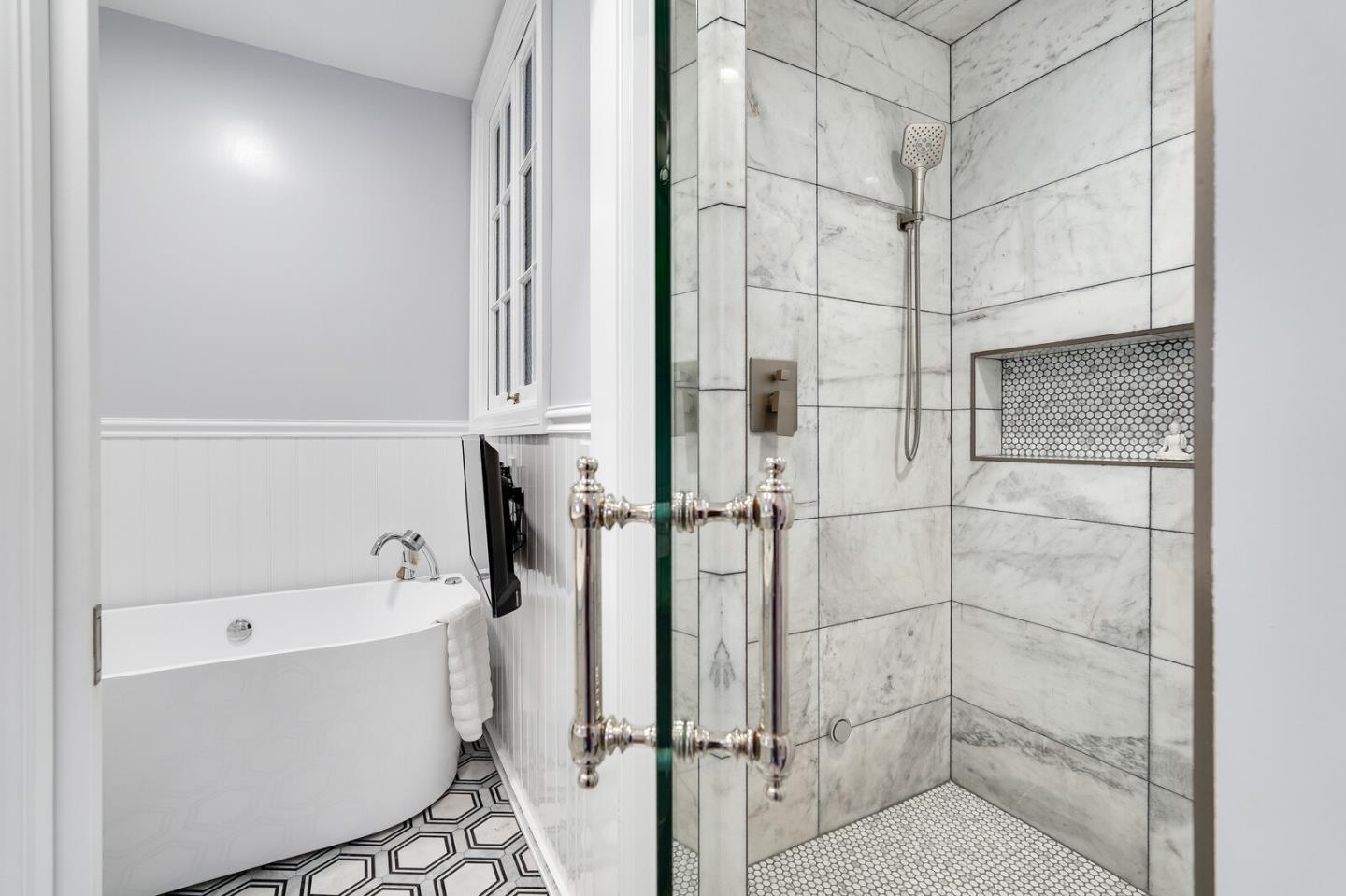 Detail Gallery Image 22 of 31 For 2033 Leavenworth St #D,  San Francisco,  CA 94133 - 2 Beds | 2 Baths