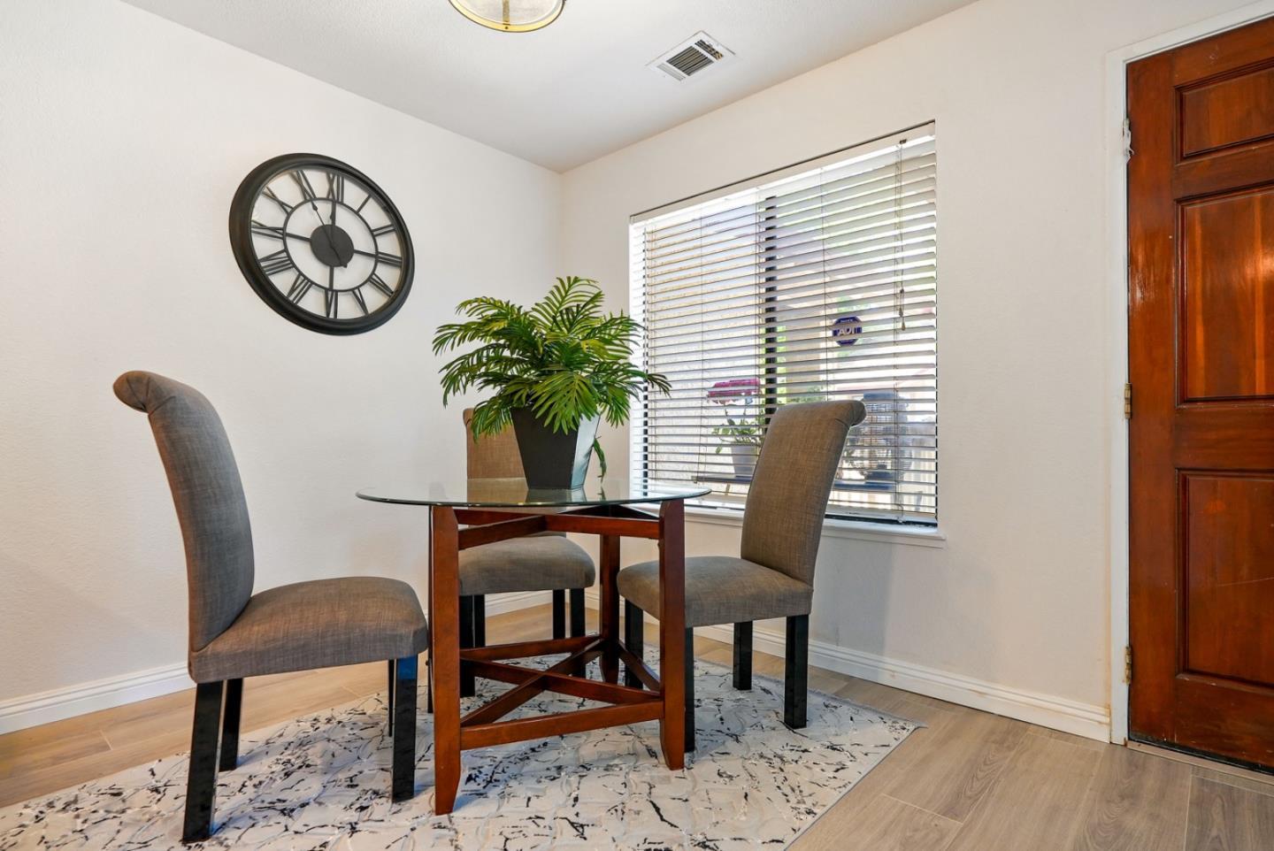 Detail Gallery Image 6 of 26 For 38694 Huntington Cir, Fremont,  CA 94536 - 2 Beds | 2 Baths