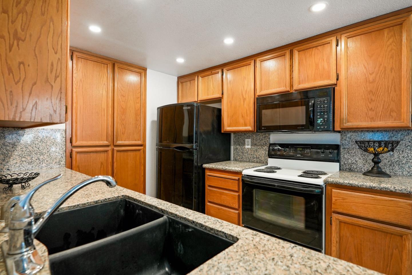 Detail Gallery Image 7 of 26 For 38694 Huntington Cir, Fremont,  CA 94536 - 2 Beds | 2 Baths