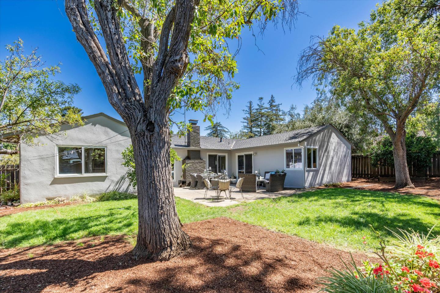 Detail Gallery Image 33 of 34 For 940 Golden Way, Los Altos,  CA 94024 - 3 Beds | 2 Baths