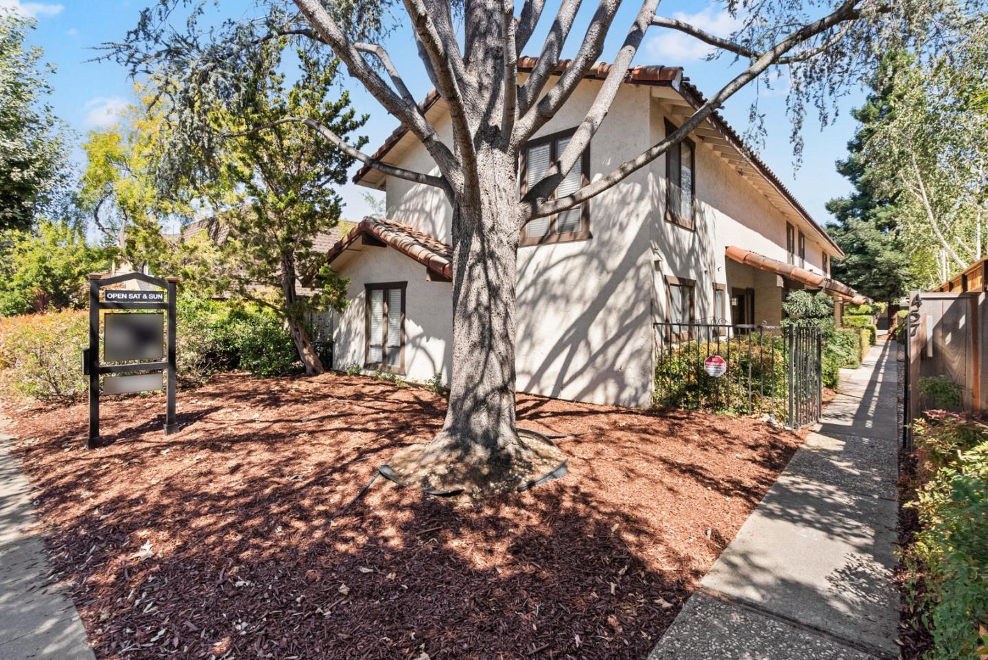 Detail Gallery Image 1 of 31 For 457 Tyndall St #2,  Los Altos,  CA 94022 - 2 Beds | 2 Baths