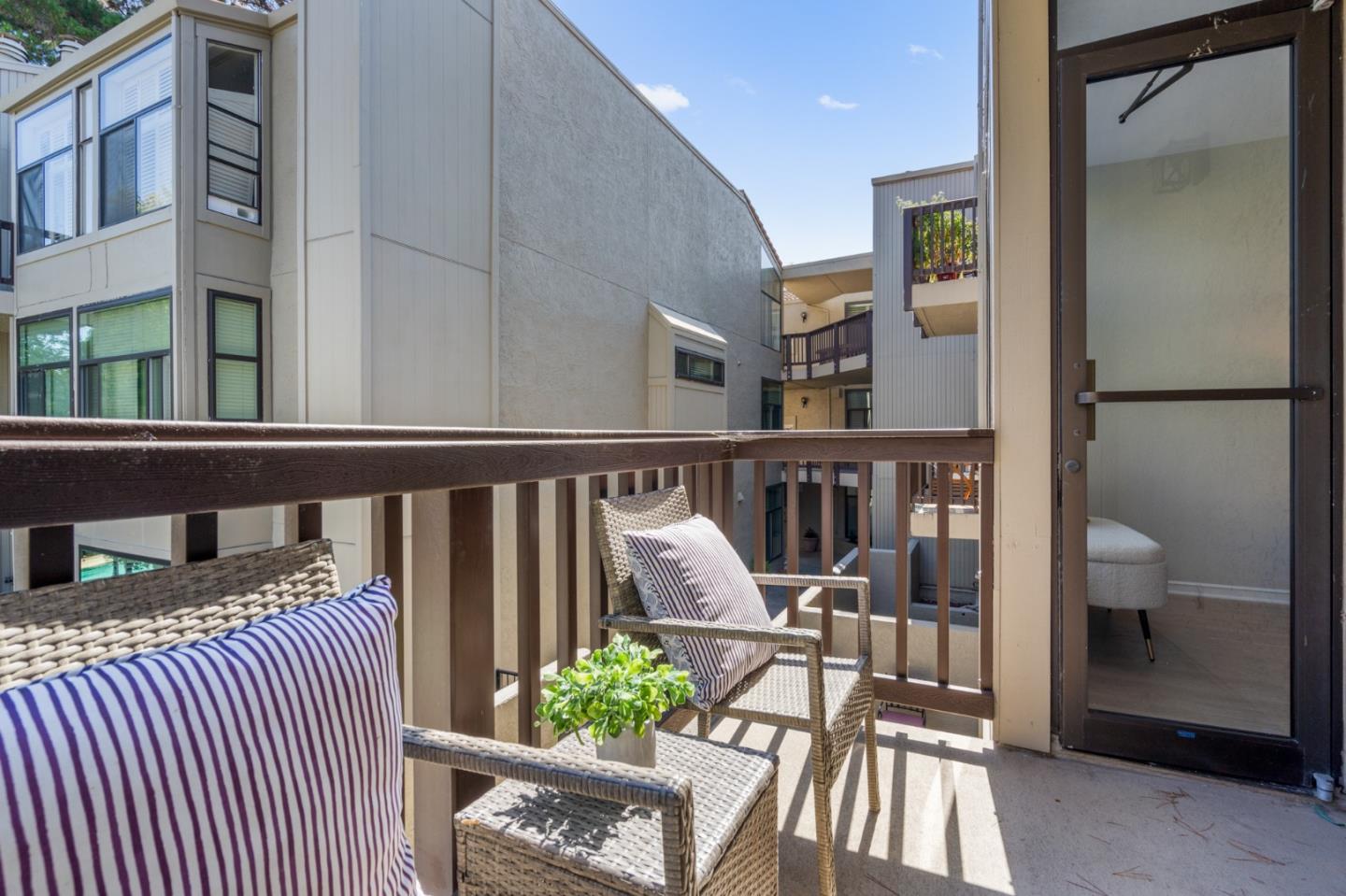 Detail Gallery Image 10 of 63 For 11 Hayward Ave #2004,  San Mateo,  CA 94401 - 2 Beds | 2 Baths