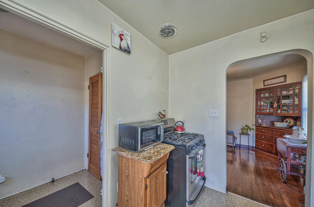 Detail Gallery Image 14 of 31 For 233 W Alisal St, Salinas,  CA 93901 - 2 Beds | 1 Baths