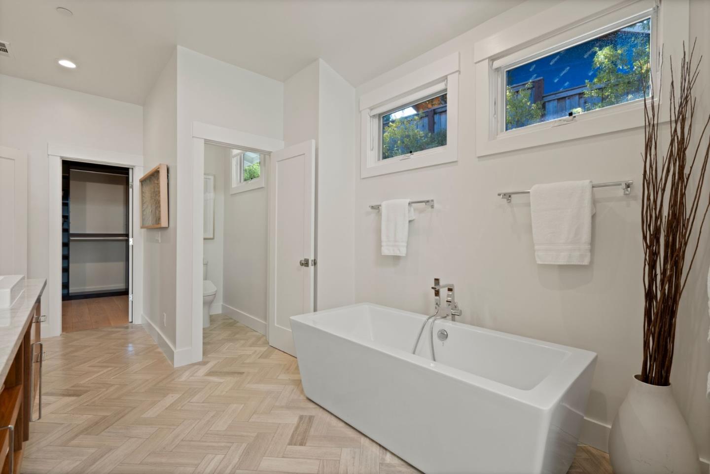 Detail Gallery Image 38 of 61 For 1330 Fairway Dr, Los Altos,  CA 94024 - 4 Beds | 4/1 Baths