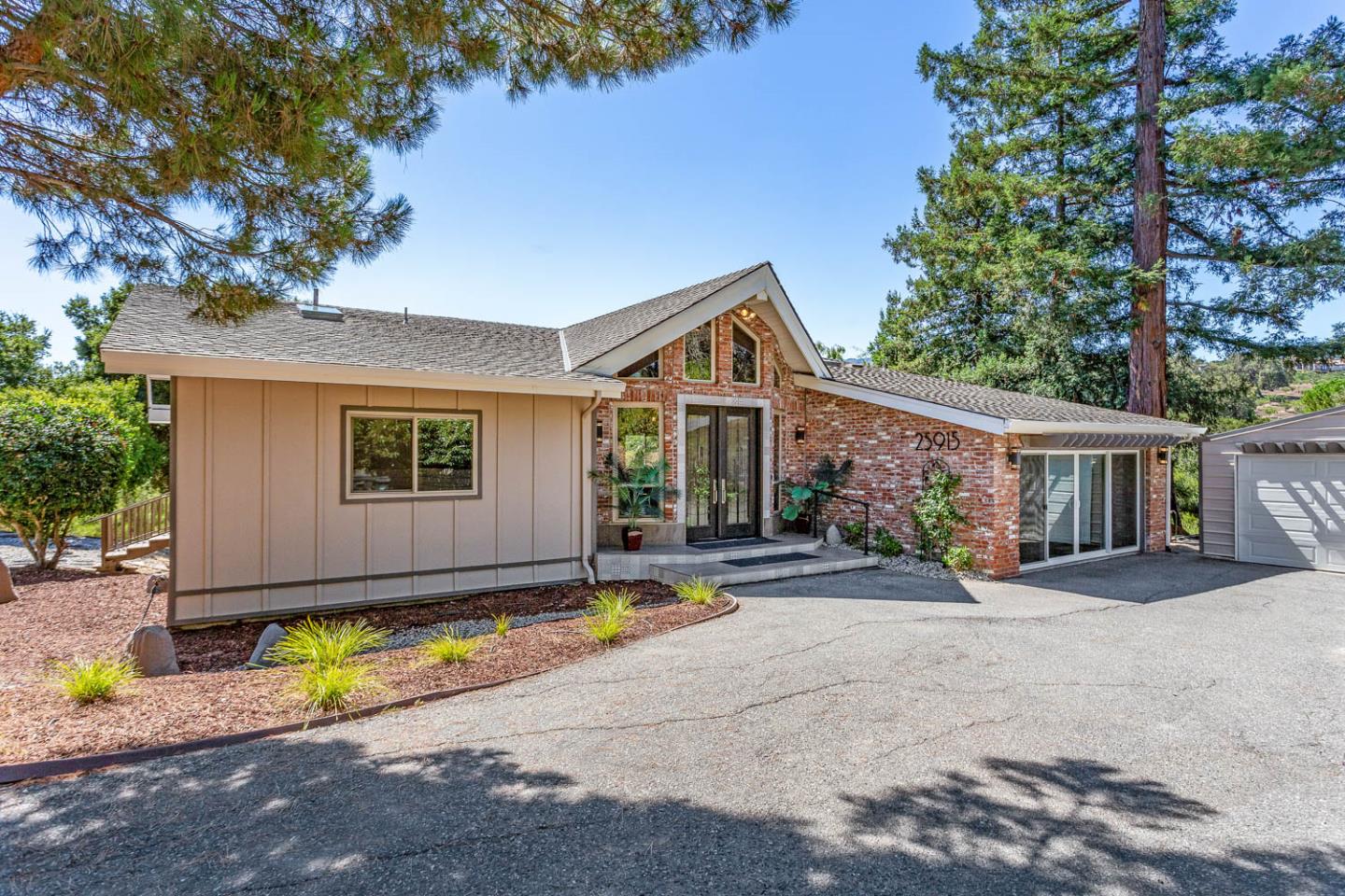 Detail Gallery Image 1 of 36 For 25915 Elena Rd, Los Altos Hills,  CA 94022 - 4 Beds | 3/1 Baths