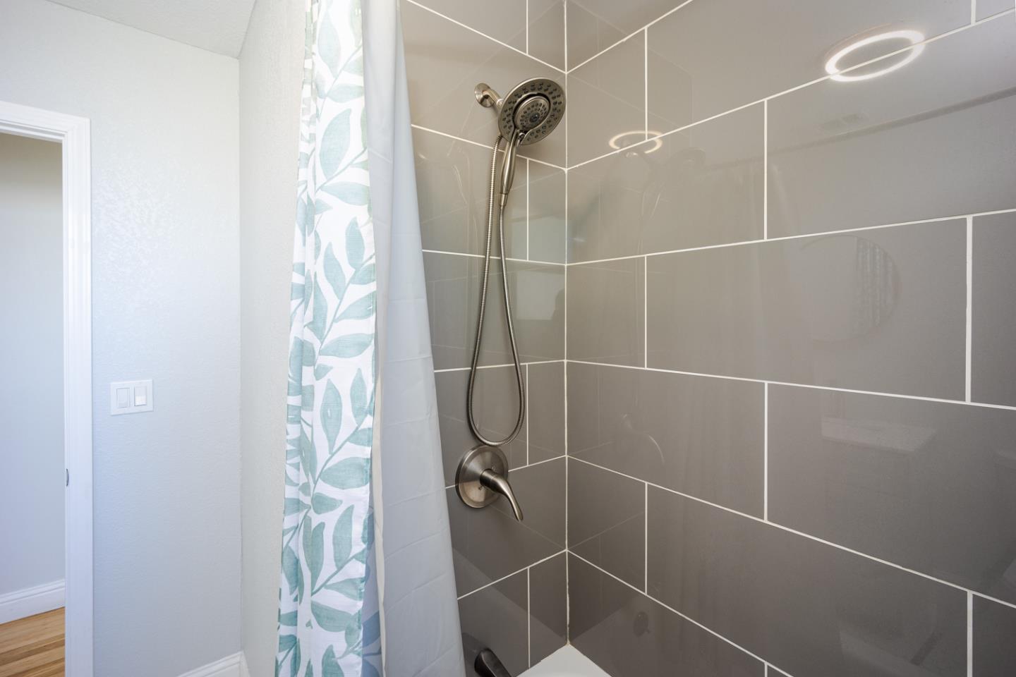 Detail Gallery Image 10 of 17 For 3400 Rheem Ave, Richmond,  CA 94804 - 2 Beds | 1 Baths