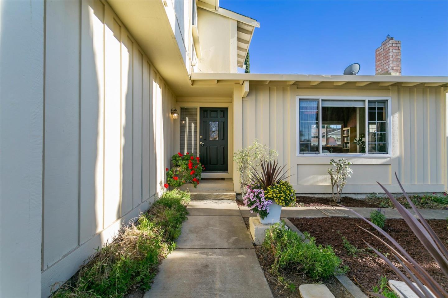 Detail Gallery Image 1 of 35 For 2936 Silver Est, San Jose,  CA 95135 - 4 Beds | 2/1 Baths